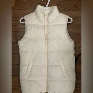 Old Navy puffer vest | white vest | white puffer vest